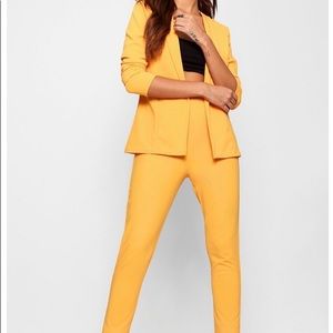 NEW WITH TAGS Boohoo Yellow Crepe Fitted Suit Set